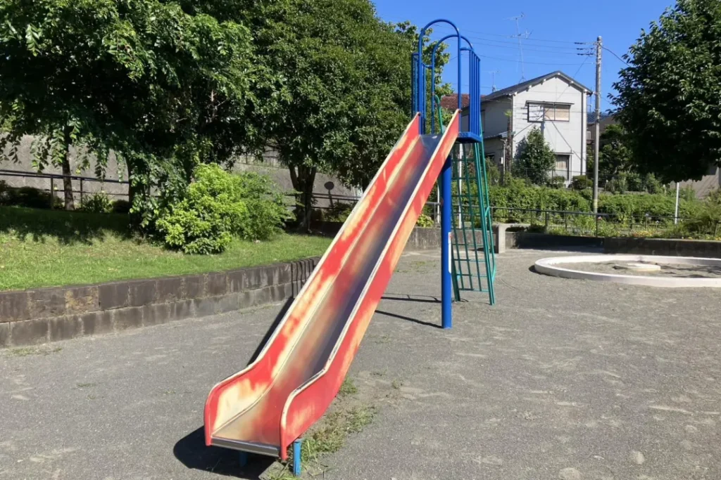 六角橋六丁目公園の滑り台