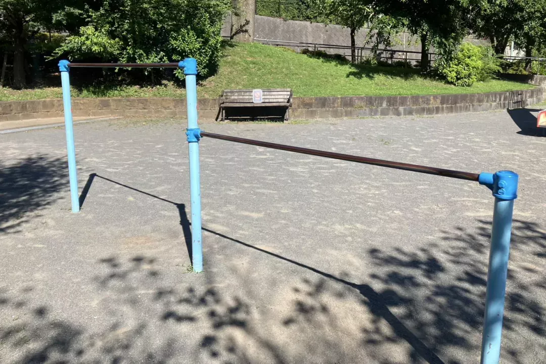 六角橋六丁目公園の鉄棒