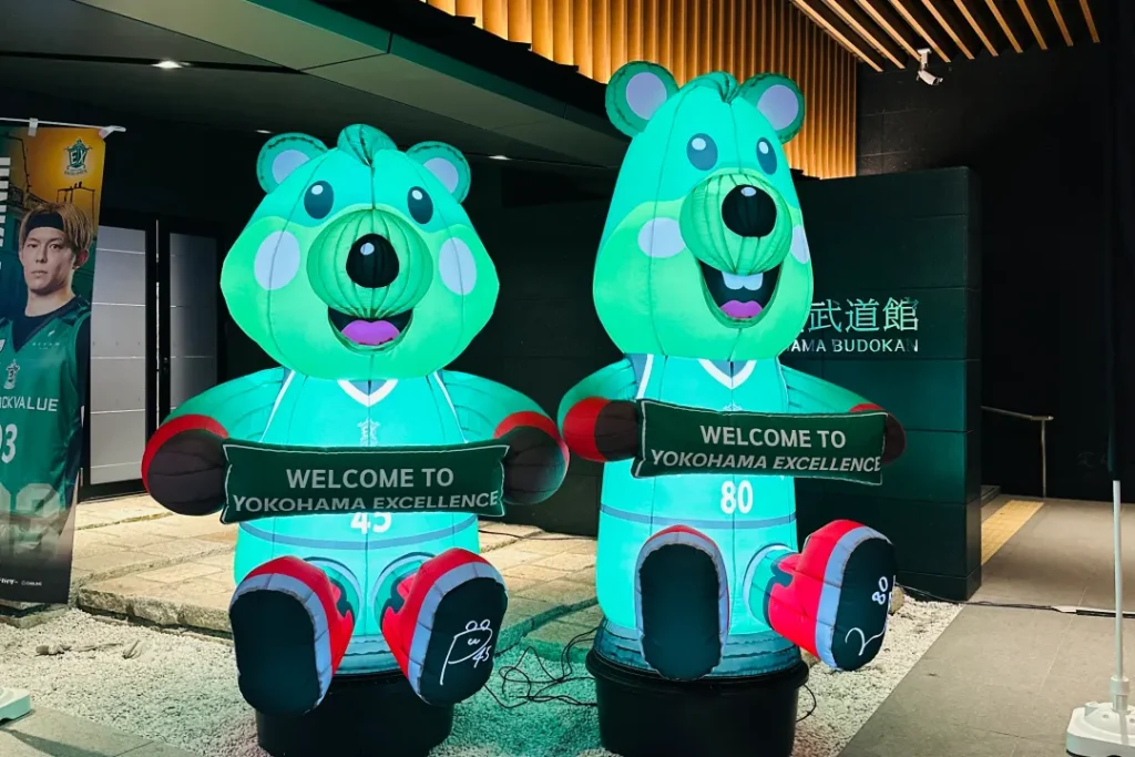 横浜エクセレンスの公式キャラクター、ピックとロール