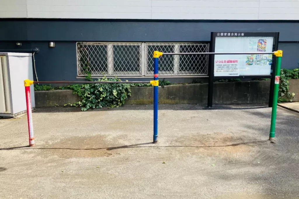 六角橋公園の鉄棒